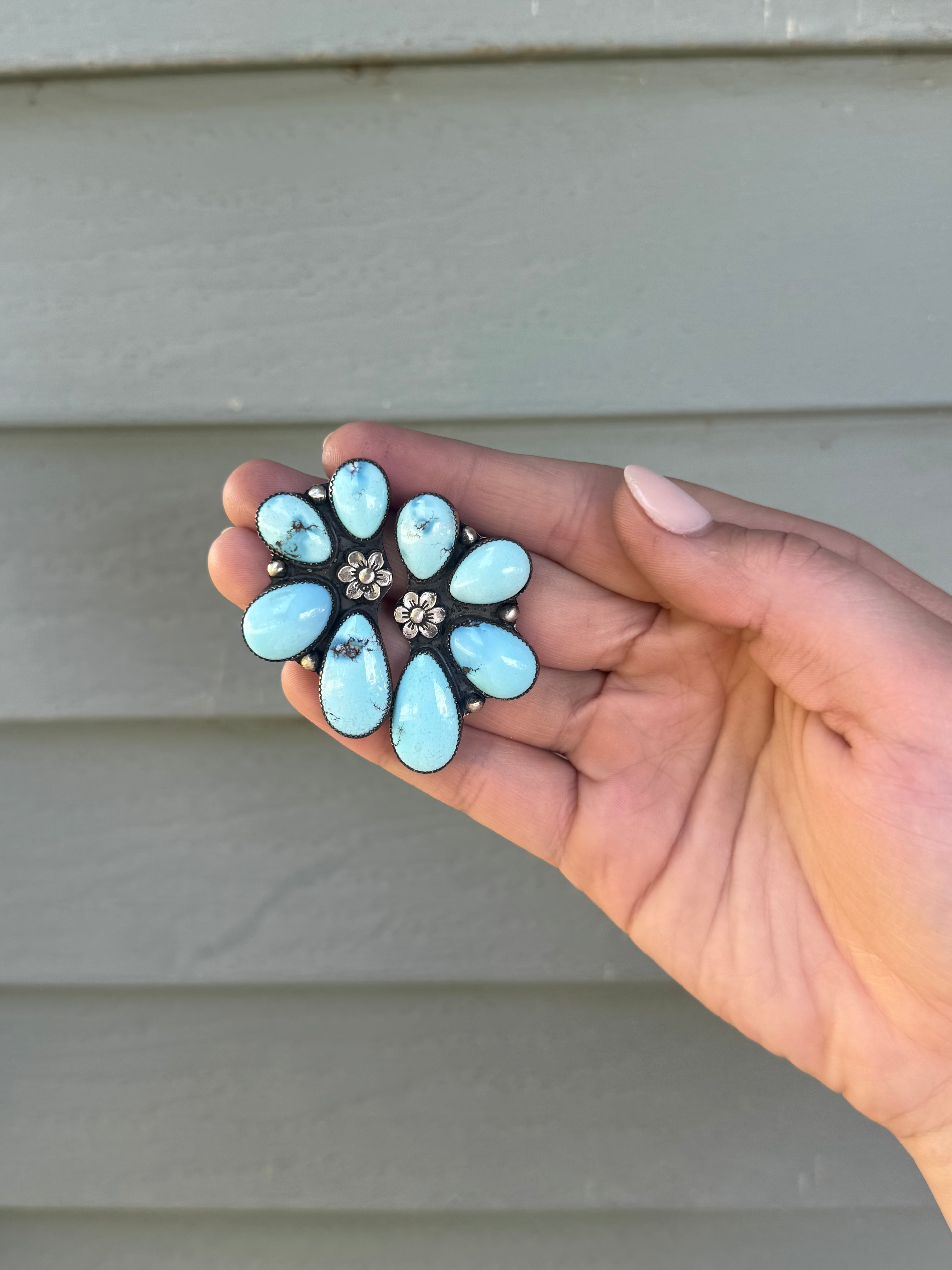 😍GH Statement Studs